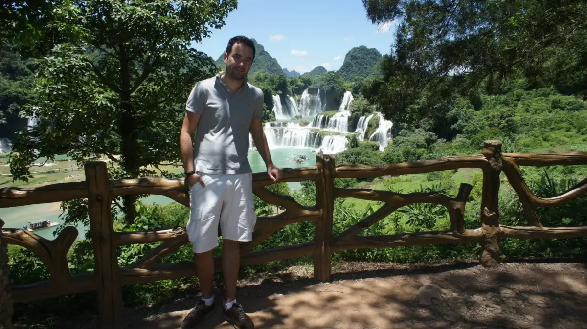 Niels bij de watervallen in Guangxi